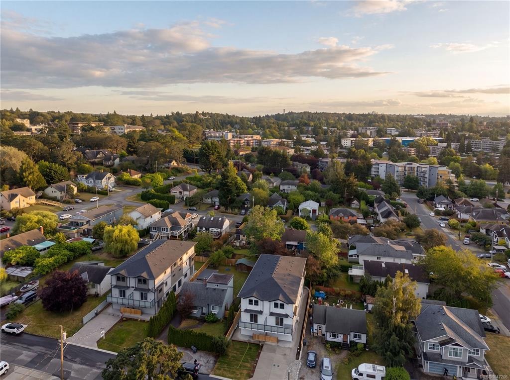 1-913 Dale Street, Saanich, BC, V8X 2V9 - 27