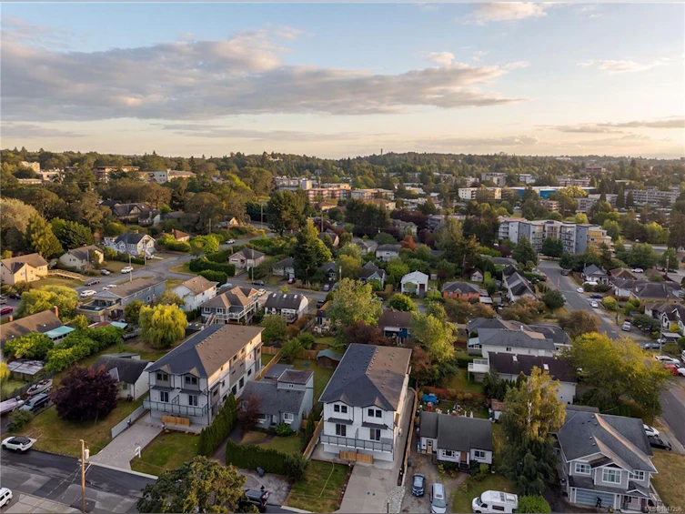 1-913 Dale Street, Saanich, BC, V8X 2V9 - 27