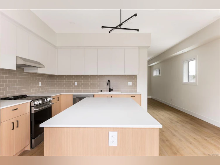 1-913 Dale Street, Saanich, BC, V8X 2V9 - 5