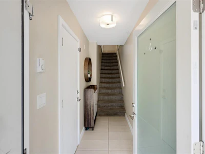 6-618 Lampson Street - 4