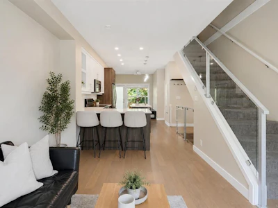 6-618 Lampson Street - 3