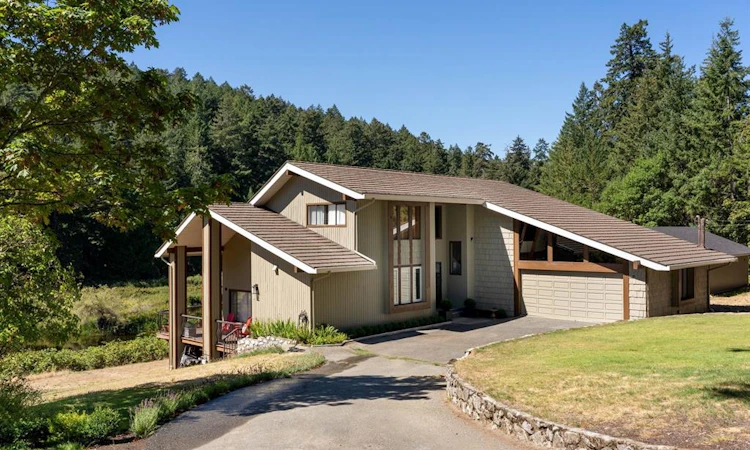 5320 Old West Saanich Road