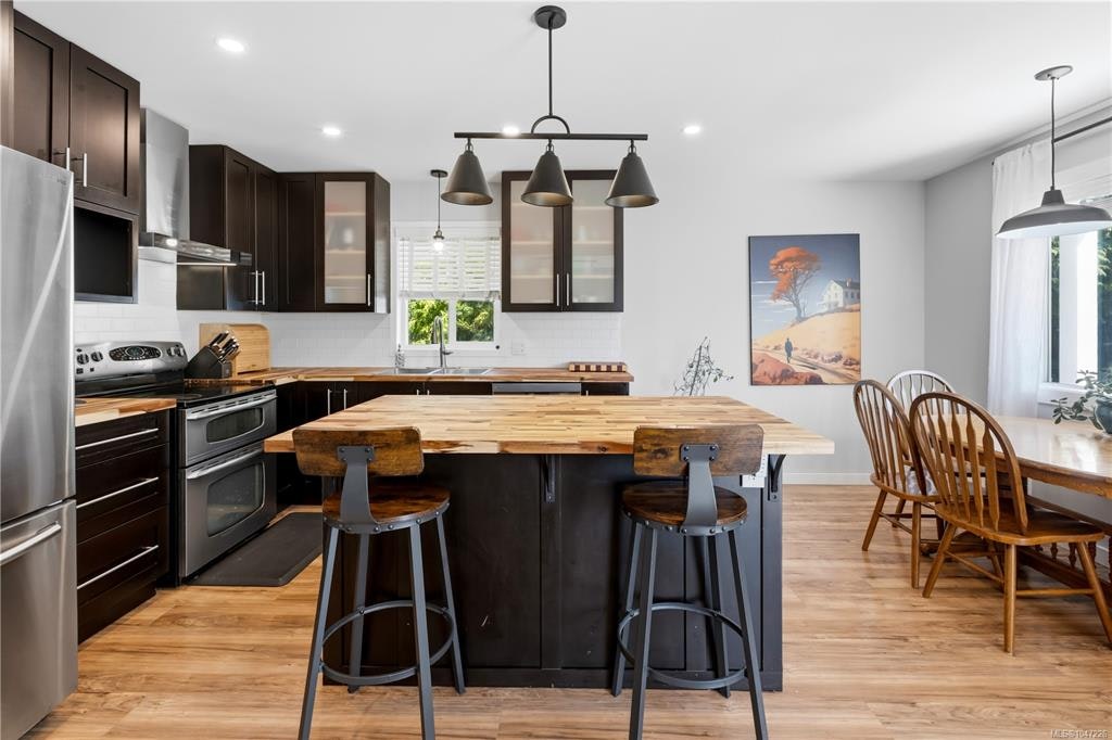 1704 Holly Crescent - 3