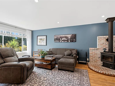 1704 Holly Crescent - 4