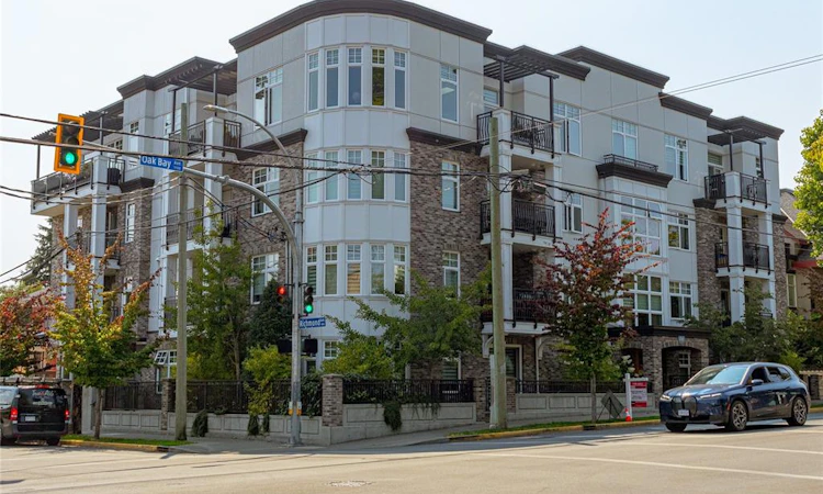 105-1765 Oak Bay Avenue