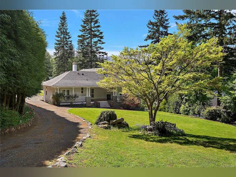 600 Seacliffe Road, North Saanich, BC, V8L 5W1