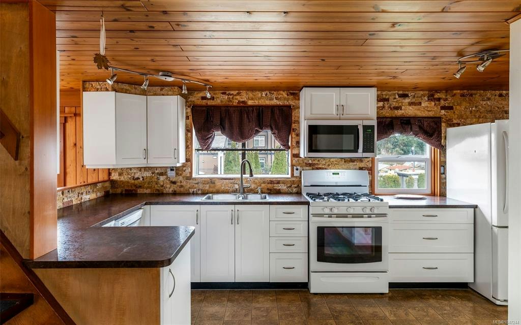1547 Joan Avenue, Crofton, BC, V0R 1R0 - 11