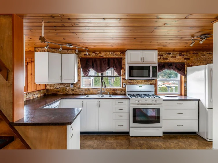 1547 Joan Avenue, Crofton, BC, V0R 1R0 - 11