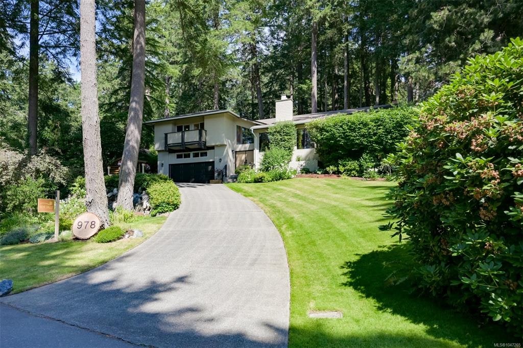 978 Fir Tree Glen, Saanich, BC, V8X 5B7