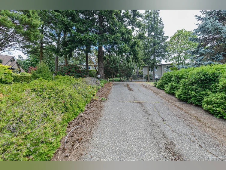 3967 Juan De Fuca Terrace, Saanich, BC, V8N 5W9 - 36