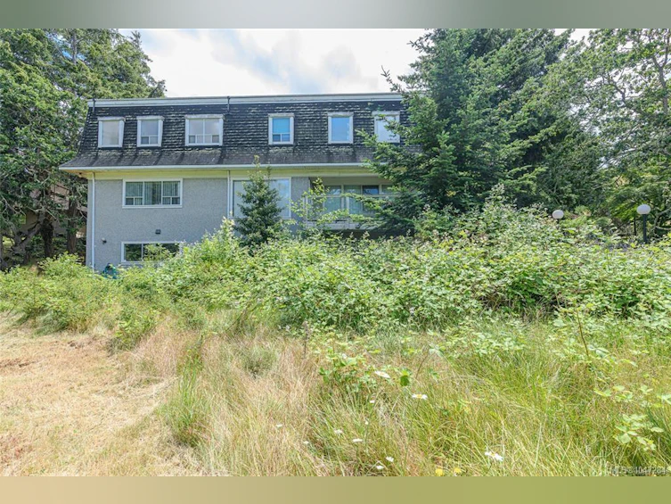 3967 Juan De Fuca Terrace, Saanich, BC, V8N 5W9 - 2