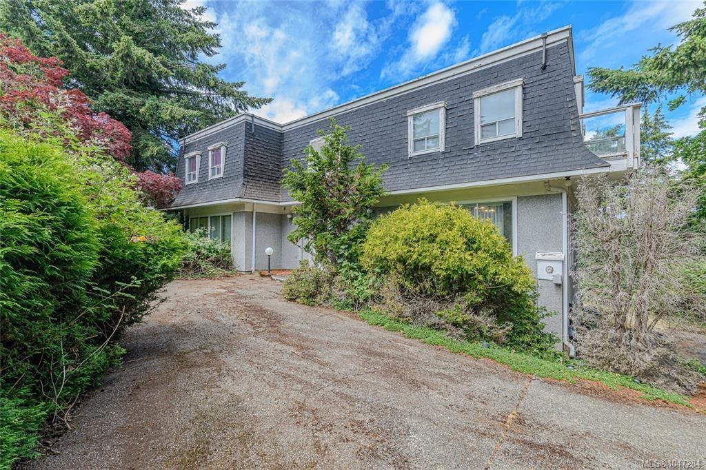 3967 Juan De Fuca Terrace, Saanich, BC, V8N 5W9 - 5