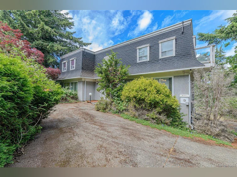 3967 Juan De Fuca Terrace, Saanich, BC, V8N 5W9 - 5