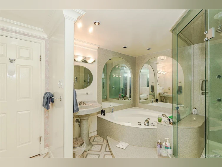 3967 Juan De Fuca Terrace, Saanich, BC, V8N 5W9 - 31