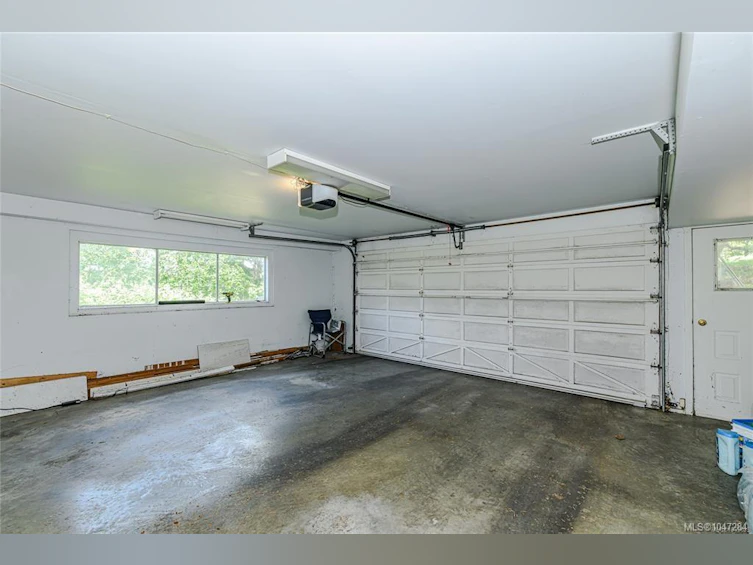 3967 Juan De Fuca Terrace, Saanich, BC, V8N 5W9 - 33
