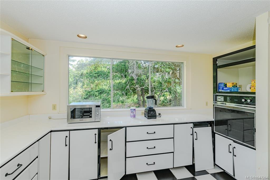 3967 Juan De Fuca Terrace, Saanich, BC, V8N 5W9 - 14