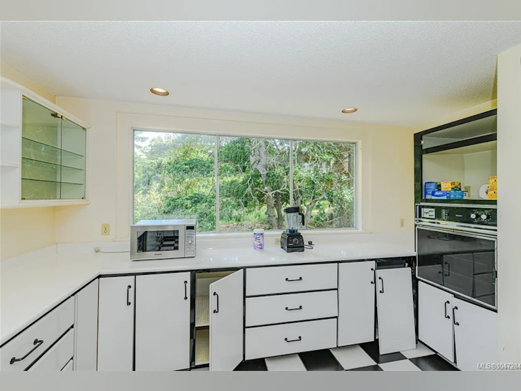 3967 Juan De Fuca Terrace, Saanich, BC, V8N 5W9 - 14