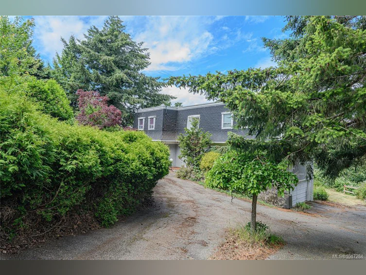 3967 Juan De Fuca Terrace, Saanich, BC, V8N 5W9 - 4