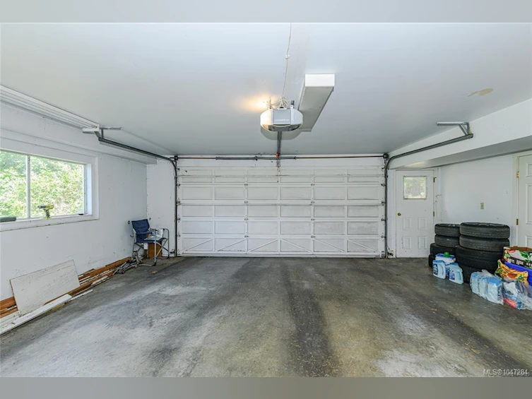 3967 Juan De Fuca Terrace, Saanich, BC, V8N 5W9 - 32