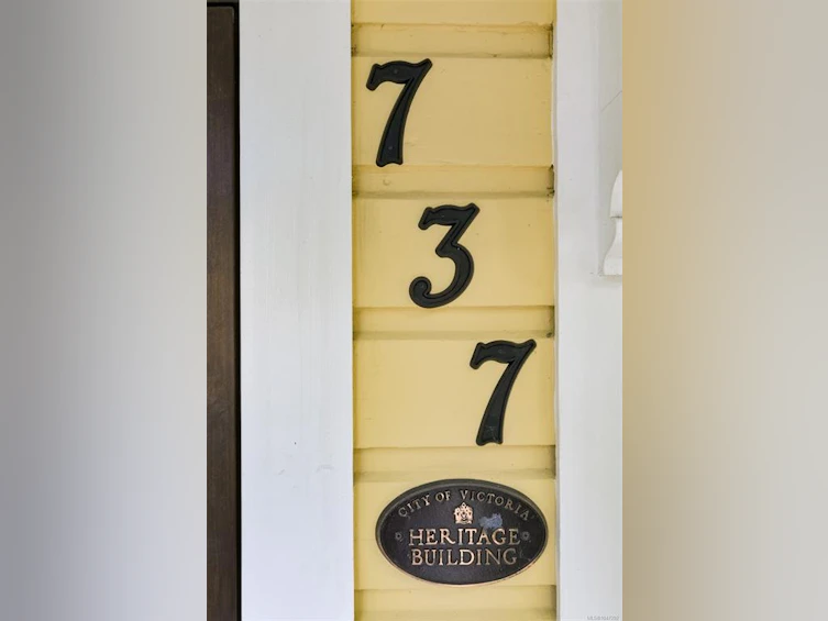 737 Vancouver Street, Victoria, BC, V8V 3V4 - 73