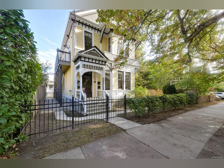 737 Vancouver Street, Victoria, BC, V8V 3V4