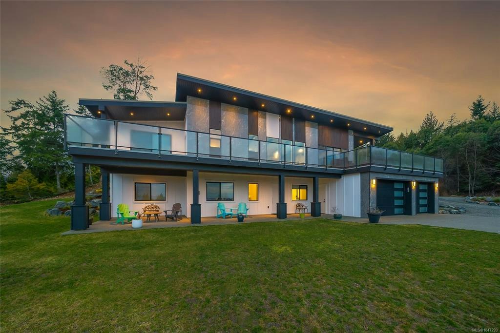 1704 Warn Way, Qualicum Beach, BC, V9K 2S3 - 12