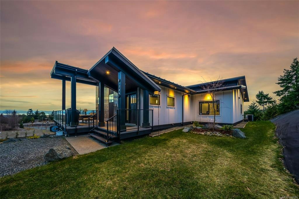 1704 Warn Way, Qualicum Beach, BC, V9K 2S3 - 15