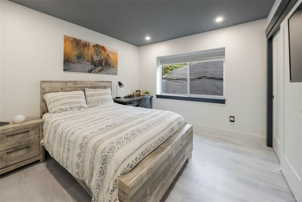 1704 Warn Way, Qualicum Beach, BC, V9K 2S3 - 34
