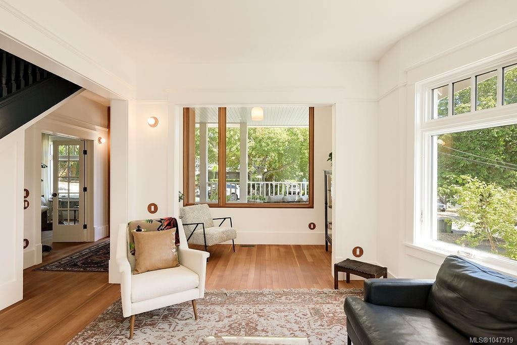 2654 Fernwood Road, Victoria, BC, V8T 3A2 - 10