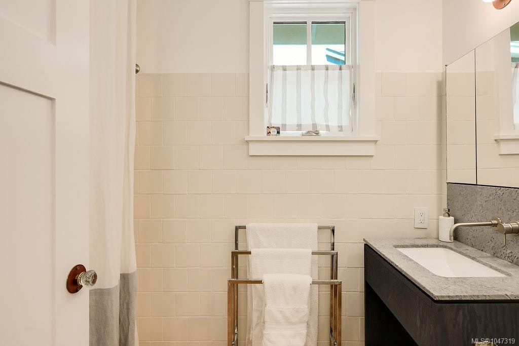 2654 Fernwood Road, Victoria, BC, V8T 3A2 - 37