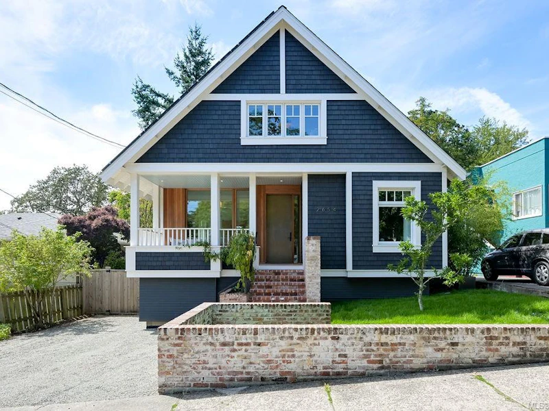 2654 Fernwood Road, Victoria BC V8T 3A2