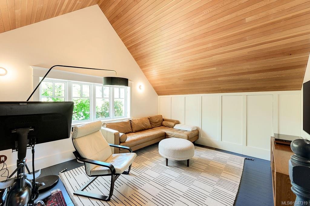 2654 Fernwood Road, Victoria, BC, V8T 3A2 - 40