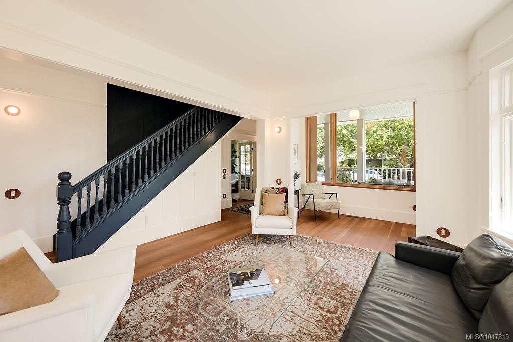2654 Fernwood Road, Victoria, BC, V8T 3A2 - 11