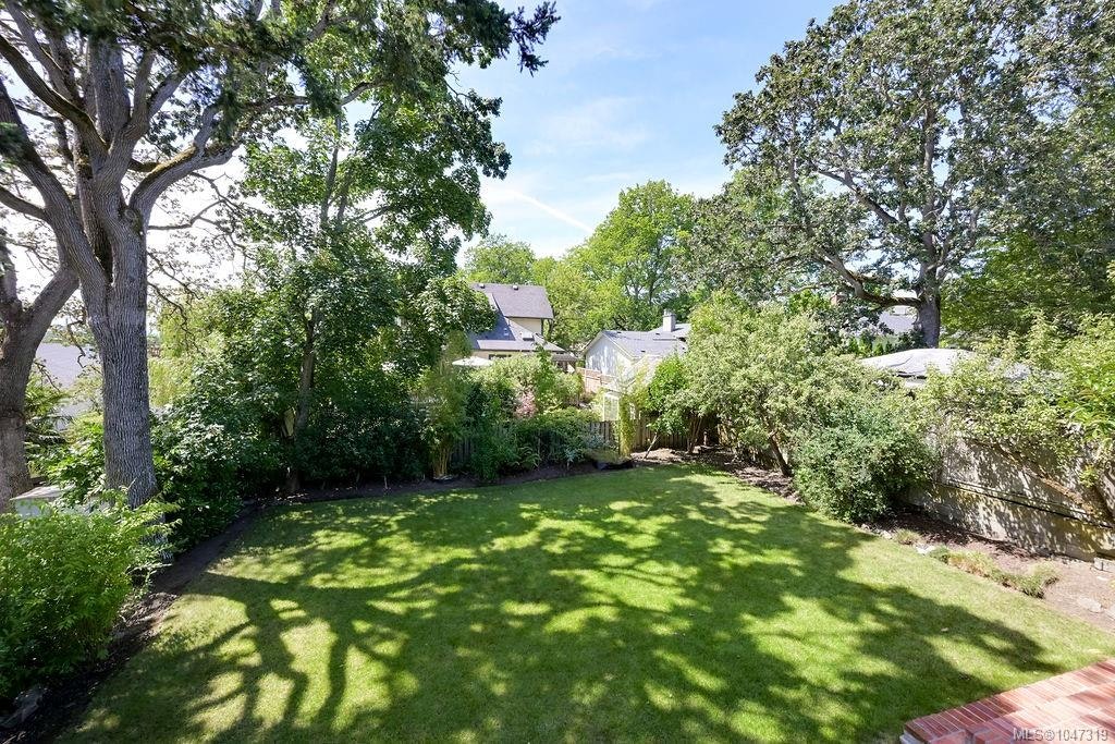 2654 Fernwood Road, Victoria, BC, V8T 3A2 - 25