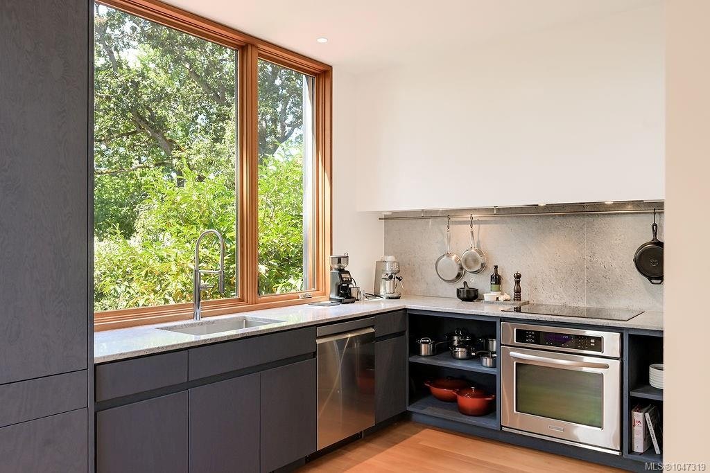 2654 Fernwood Road, Victoria, BC, V8T 3A2 - 27