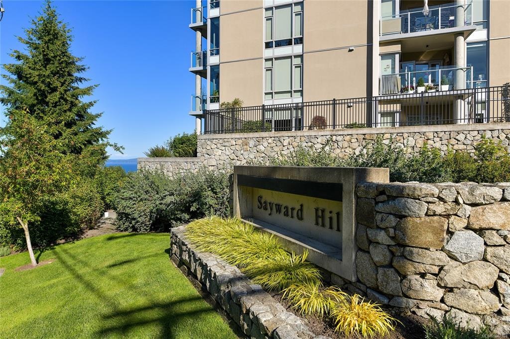 406-5388 Hill Rise Terrace, Saanich, BC, V8Y 3K2