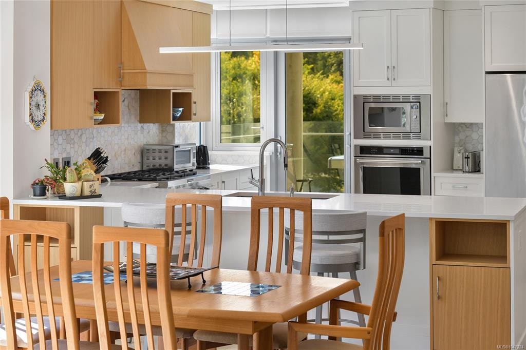 406-5388 Hill Rise Terrace, Saanich, BC, V8Y 3K2 - 10