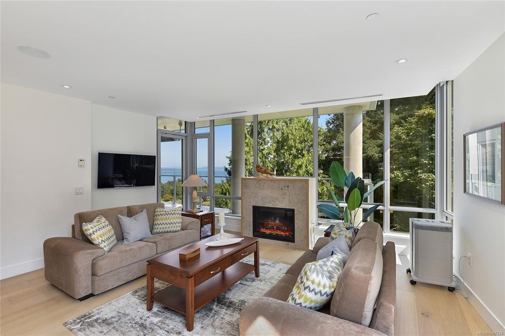 406-5388 Hill Rise Terrace - 5