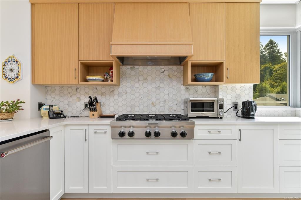 406-5388 Hill Rise Terrace, Saanich, BC, V8Y 3K2 - 13