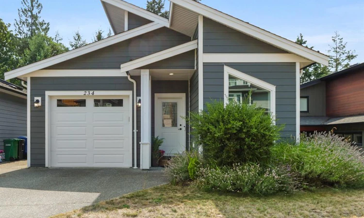 234 Golden Oaks Crescent