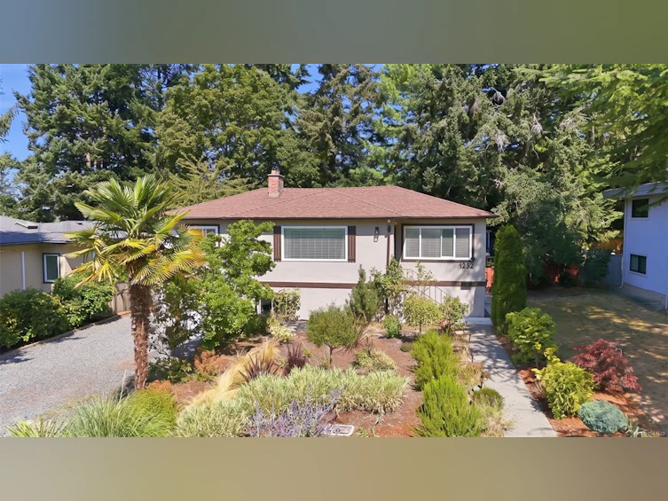 1232 Pearce Crescent, Saanich, BC, V8X 3S9 - 4