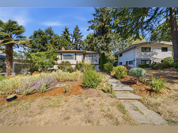 1232 Pearce Crescent, Saanich, BC, V8X 3S9 - 46
