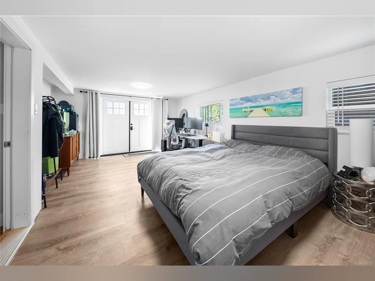 1232 Pearce Crescent, Saanich, BC, V8X 3S9 - 38