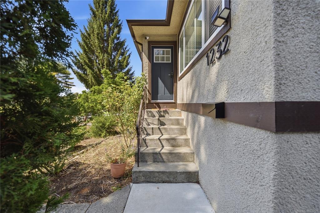 1232 Pearce Crescent, Saanich, BC, V8X 3S9 - 6