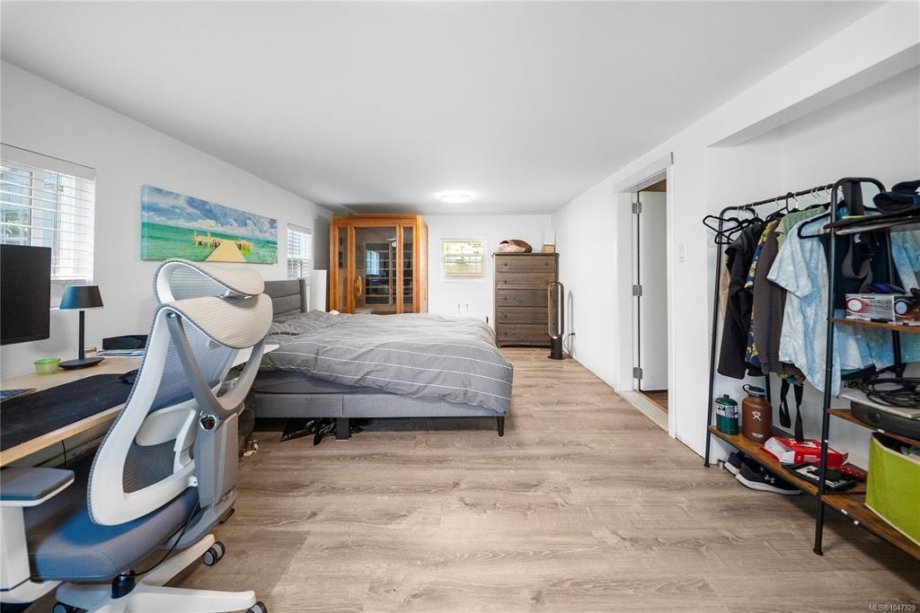 1232 Pearce Crescent, Saanich, BC, V8X 3S9 - 39