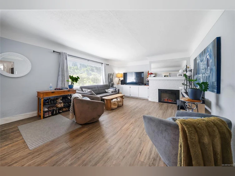 1232 Pearce Crescent, Saanich, BC, V8X 3S9 - 12