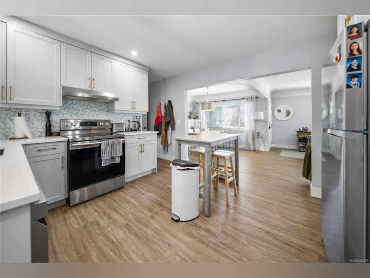 1232 Pearce Crescent, Saanich, BC, V8X 3S9 - 19