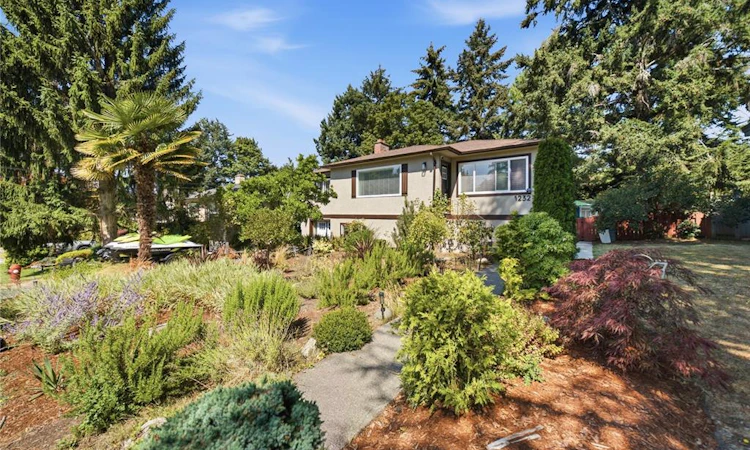 1232 Pearce Crescent