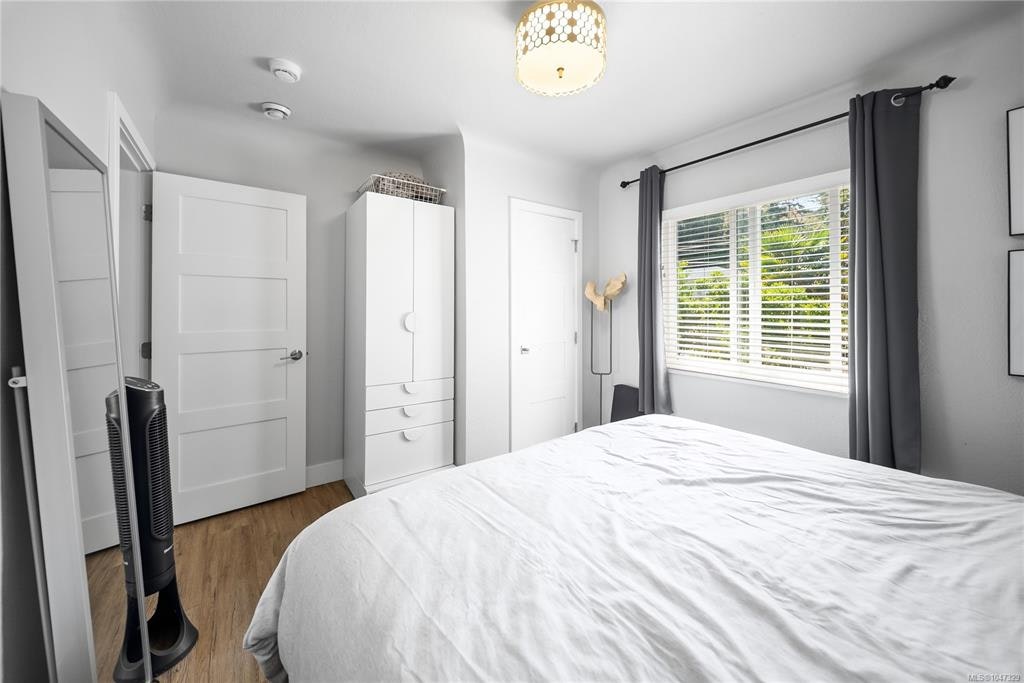 1232 Pearce Crescent, Saanich, BC, V8X 3S9 - 23