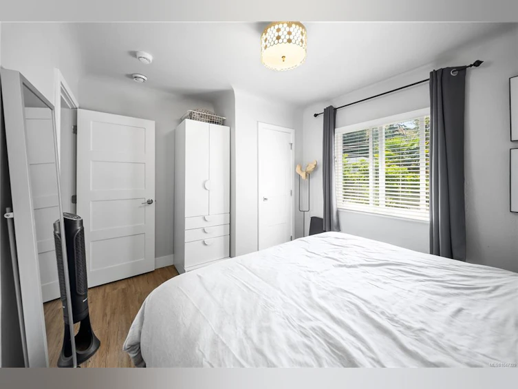 1232 Pearce Crescent, Saanich, BC, V8X 3S9 - 23
